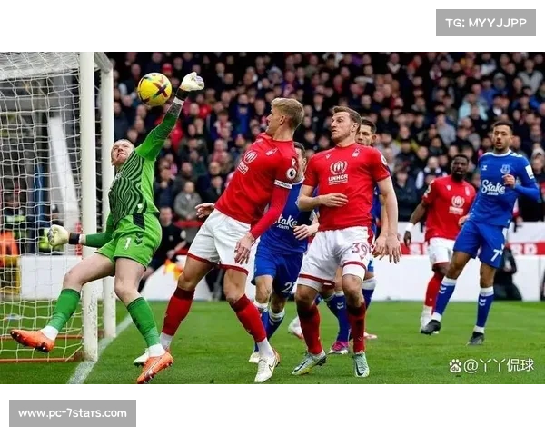 即时：诺丁汉森林球员抗议判罚，比赛中断五分钟